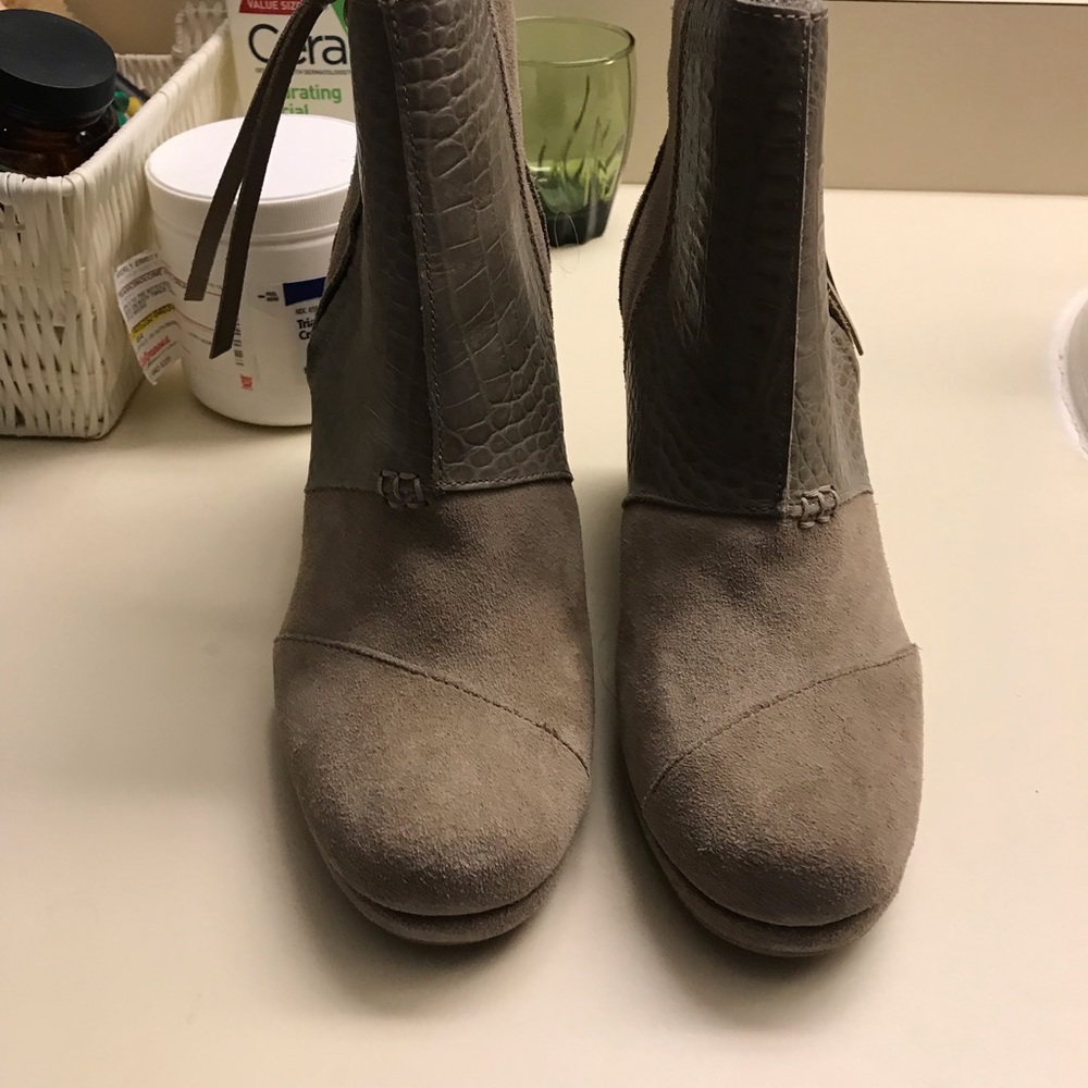 Toms taupe suede booties-brand new never worn